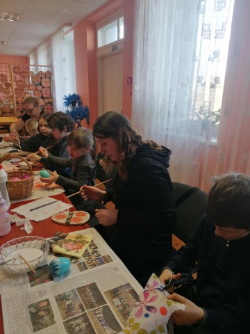 Lieldienām veltītā radošā darbnīca “Olu krāsošana dekupāžas tehnikā”